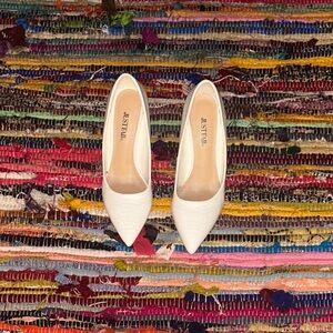 JustFab White Pointed Toe Heels (Y2K)